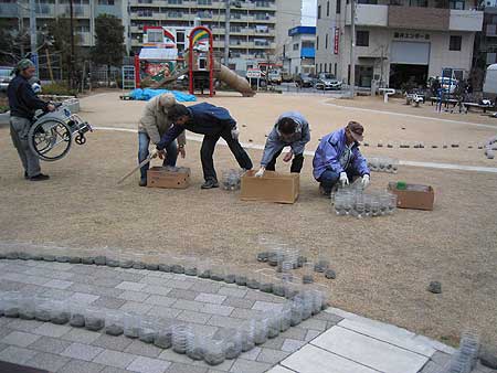 2004年1月16日 長田区御蔵北公園 ろうそく慰霊法要の準備