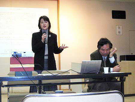 長田との関わりを語る黒田福美さん(俳優)と室崎益輝さん(消防研究所理事長) 「第18回&nbsp;神戸をわすれない」(2005年1月29日)