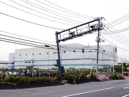 液状化被害を受けた警察Nシステム機(千葉県浦安市 2011年6月1日)