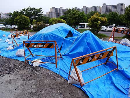 東北地方太平洋沖地震・高洲中央公園駐車場(千葉県浦安市高洲4丁目 2011年6月1日)