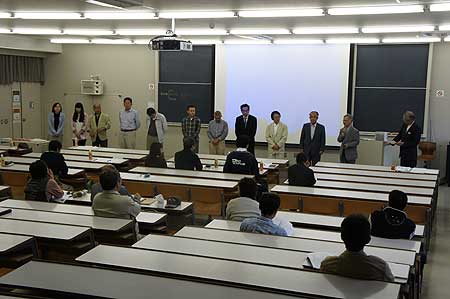 映画『宮城からの報告 こども・学校・地域』製作委員会一堂地(宮城県石巻市 2011年5月29日)