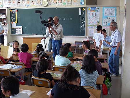 終業式の門脇小学校(宮城県石巻市・門脇 2011年7月20日)