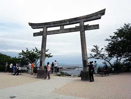 日和山公園にある鹿島御児神社の鳥居