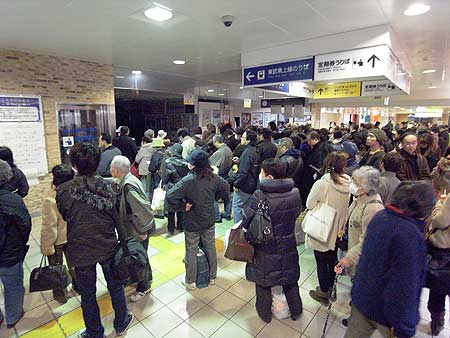 運休の東武東上線志木駅の様子(埼玉県新座市 2011年3月15日)