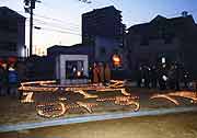 夕方5時46分「1.17ろうそく法要」(神戸市長田区御蔵通・御蔵北公園 2003年1月17日)