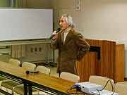 第18回神戸を忘れない〜昨日の被災地から明日の被災地へ〜上映・青池憲司、「震災体験を発信する」室崎益輝さん(消防研究所理事長)、「10年目の新たな展開」 黒田福美さん(東京都世田谷区・梅ヶ丘 2005年1月29日)