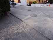 東北地方太平洋沖地震による液状化現象の被害の様子(千葉県浦安市 2011年3月20日)