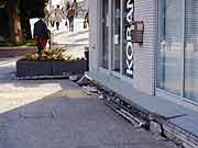 東北地方太平洋沖地震による液状化現象の被害の様子(千葉県浦安市 2011年3月20日)