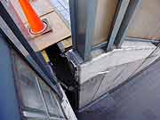 東北地方太平洋沖地震による液状化現象の被害の様子(千葉県浦安市 2011年3月20日)