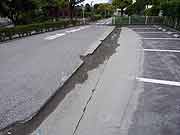 3ヵ月弱が経過した液状化現象被災地の様子(千葉県浦安市弁天,富岡,今川地区 2011年6月1日)