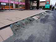 3ヵ月弱が経過した液状化現象被災地の様子(千葉県浦安市高洲地区2011年6月1日)