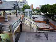 3ヵ月弱が経過した液状化現象被災地の様子(千葉県浦安市新浦安駅周辺2011年6月1日)