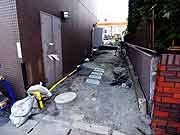 3ヵ月弱が経過した液状化現象被災地の様子(千葉県浦安市入船地区 2011年6月9日)