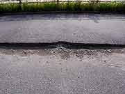 3ヵ月弱が経過した液状化現象被災地の様子(千葉県浦安市入船地区 2011年6月9日)