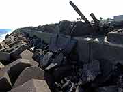 東京湾岸、日の出8丁目の液状化現象の被害の様子(千葉県浦安市 2011年7月9日)