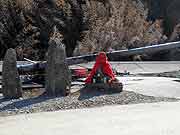 石巻市立相川小学校 (宮城県石巻市北上町 2011年4月17日)