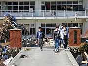 東日本大震災 津波被災地 石巻市立相川小学校(宮城県石巻市北上町十三浜 2011年4月17日)