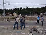 石巻･青池組によるドキュメンタリー映画の撮影風景 (宮城県石巻市・南浜町/門脇地区 2011年7月22日)