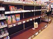 スーパーマーケットでは品不足(埼玉県朝霞市 2011年3月15日)