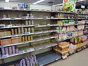 スーパーマーケットでは品不足(埼玉県朝霞市 2011年3月15日)