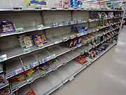 スーパーマーケットでは品不足(埼玉県朝霞市 2011年3月15日)