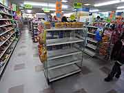 スーパーマーケットでは品不足(埼玉県新座市 2011年3月15日)