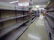 スーパーマーケットでは品不足(埼玉県志木市 2011年3月15日)