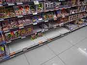 スーパーマーケットでは品不足(埼玉県志木市 2011年3月18日)