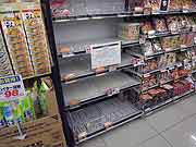 スーパーマーケットでは品不足(埼玉県志木市 2011年3月18日)