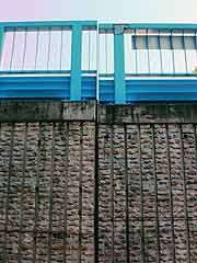 東北地方太平洋沖地震による清新町の液状化現象被害の様子<br />(東京都江戸川区清新町 2011年7月9日)