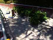 東北地方太平洋沖地震による清新町の液状化現象被害の様子<br />(東京都江戸川区清新町 2011年7月9日)