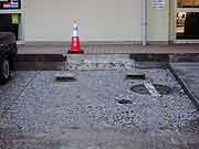 東北地方太平洋沖地震による清新町の液状化現象被害の様子<br />(東京都江戸川区清新町 2011年7月9日)