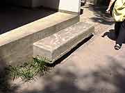 東北地方太平洋沖地震による清新町の液状化現象被害の様子<br />(東京都江戸川区清新町 2011年7月9日)