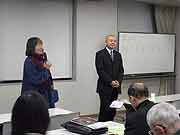 代表 星野弥生さんと茅野俊幸さん 神戸をわすれない 神戸からのメッセージ、再び〜ひととひとのつながりで復興するまち〜(東京都世田谷区下北沢・男女共同参画センターらぷらす11F 2011年1月22日)