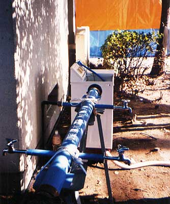 設置された臨時水道(長田区・新湊川公園 1995年2月)