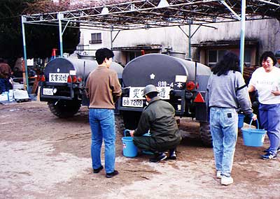 自衛隊の給水車