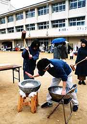 花の宴〜神戸新開地復興祭2000〜(神戸市兵庫区・神戸市立兵庫中学校校庭 2000年1月16日)