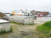 北海道南西沖地震被災地 奥尻港 北海道奥尻町・奥尻島 奥尻港にフェリーが着岸する。2005年8月)