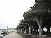 北海道南西沖地震被災地 北海道奥尻町・青苗漁港の避難用の高台「望海橋人工地盤」2005年8月)