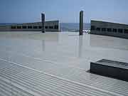 北海道南西沖地震被災地 北海道奥尻町・奥尻島 モニュメント「時空翔」。島内全ての犠牲者名が刻まれたプレートが埋められている。2005年8月)