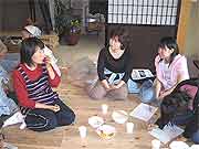 修学旅行生への震災学習(神戸市長田区御蔵通・御蔵北公園 2005年3月1日)