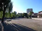 富士浅間神社。本殿は小さいが、境内はとても広い(埼玉県草加市 2010年9月25日)