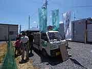 シャンティ国際ボランティア会（SVA）の「いわてを走る移動図書館プロジェクト」の活動(岩手県陸前高田市 2011年7月17日)