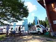 シャンティ国際ボランティア会（SVA）の「いわてを走る移動図書館プロジェクト」の活動(岩手県陸前高田市 2011年7月17日)