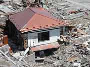 東日本大震災 津波被災地(宮城県女川町 2011年4月17日)