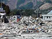 東日本大震災 津波被災地(宮城県女川町 2011年4月17日)