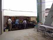 門脇中学校避難所の周辺の様子 (宮城県石巻市・門脇中学校 2011年7月20日)