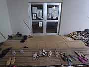 門脇中学校避難所の周辺の様子 (宮城県石巻市・門脇中学校 2011年7月20日)