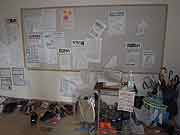 門脇中学校避難所の周辺の様子 (宮城県石巻市・門脇中学校 2011年7月20日)