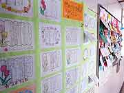 世界や日本全国から門脇小学校に寄せられたメッセージ (宮城県石巻市・門脇中学校内門脇小学校 2011年7月20日)